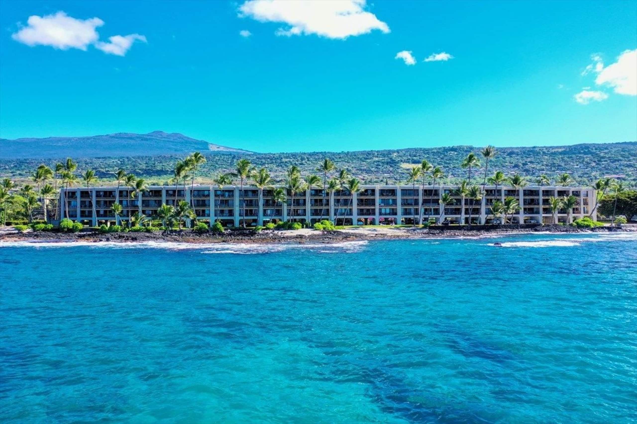 Condo in Kailua-Kona · ★4.96 · 2 bedrooms · 2 beds · 2 baths - Image 46