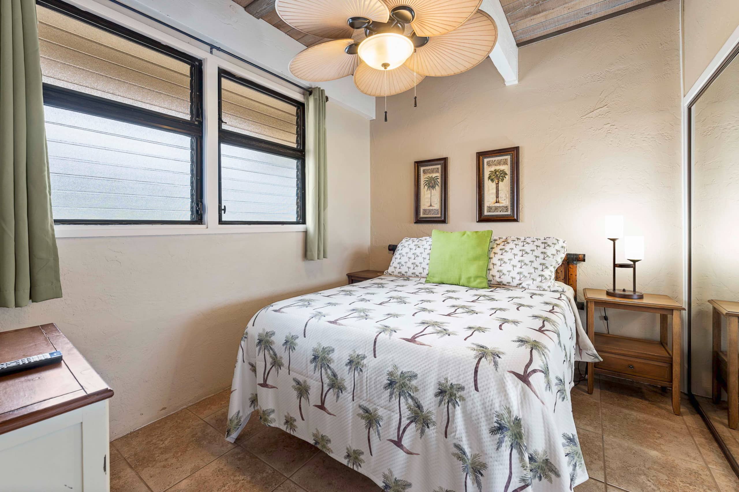 Condo in Kailua-Kona · ★4.96 · 2 bedrooms · 2 beds · 2 baths - Image 23