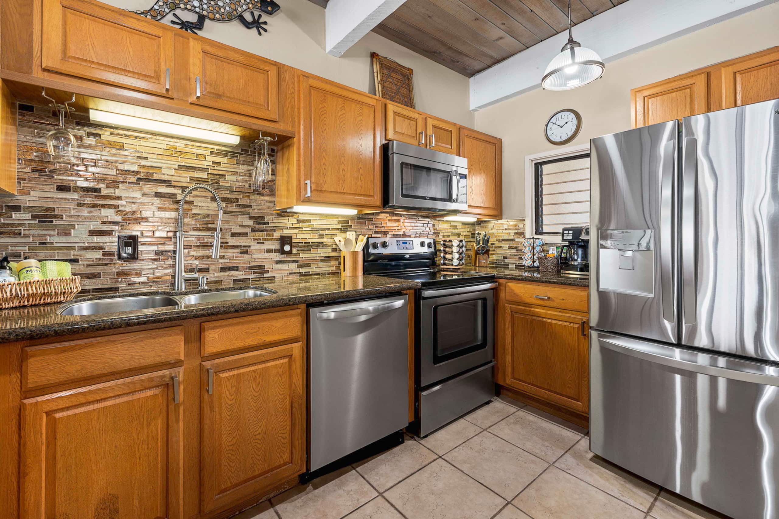 Condo in Kailua-Kona · ★4.96 · 2 bedrooms · 2 beds · 2 baths - Image 21