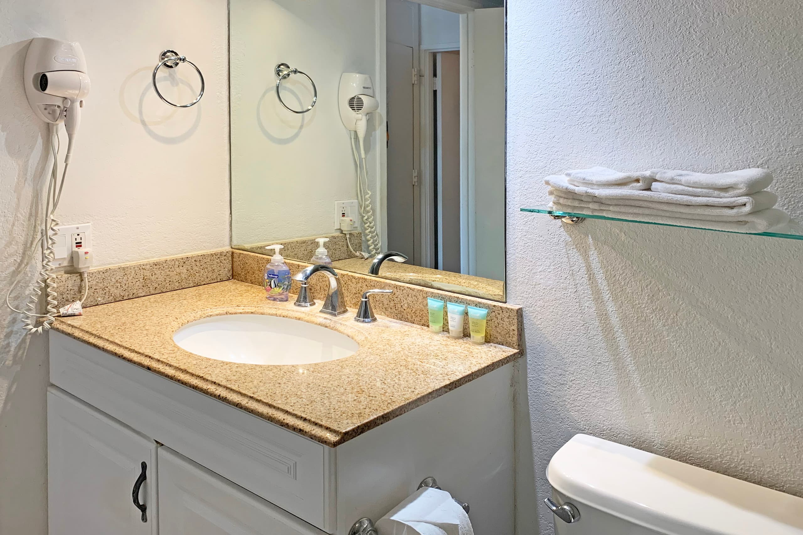 Condo in Kihei · ★4.87 · 1 bedroom · 1 bed · 1 private bath - Image 12