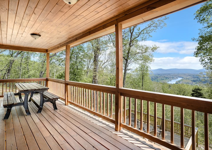 Shenandoah Sunrise Cabin/A+ View/Modern Comforts Cabins for Rent in