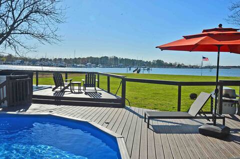 Waterfront w/pier, Hot Tub, pool, and in town
