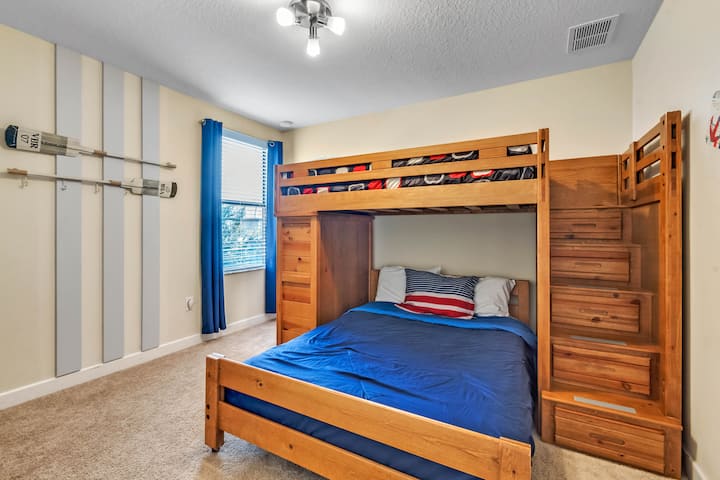 Dormitorio 5 en la planta superior: doble/doble
