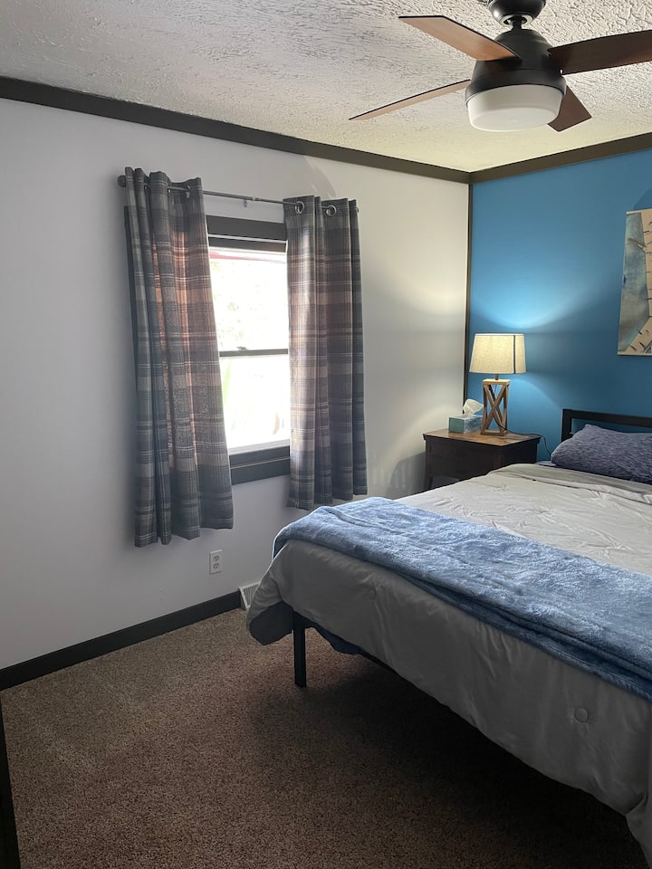 2号卧室-标准双人床
