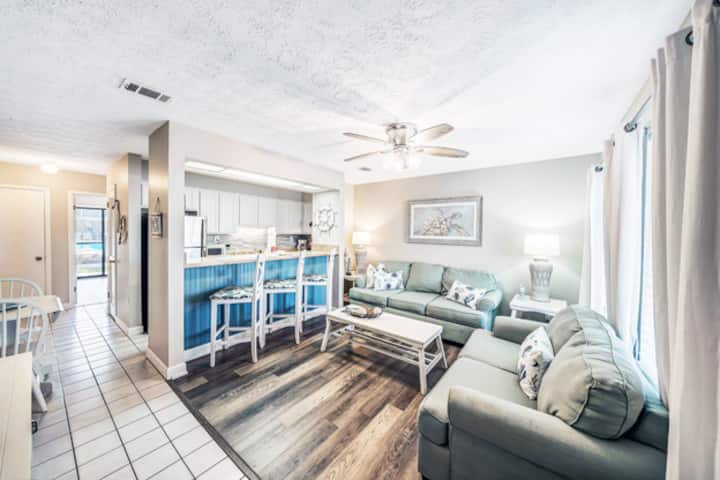 Steps-2-beach 1br/1ba Condo; Pool; Sleeps 4; Ss402 - Florida Panhandle, FL