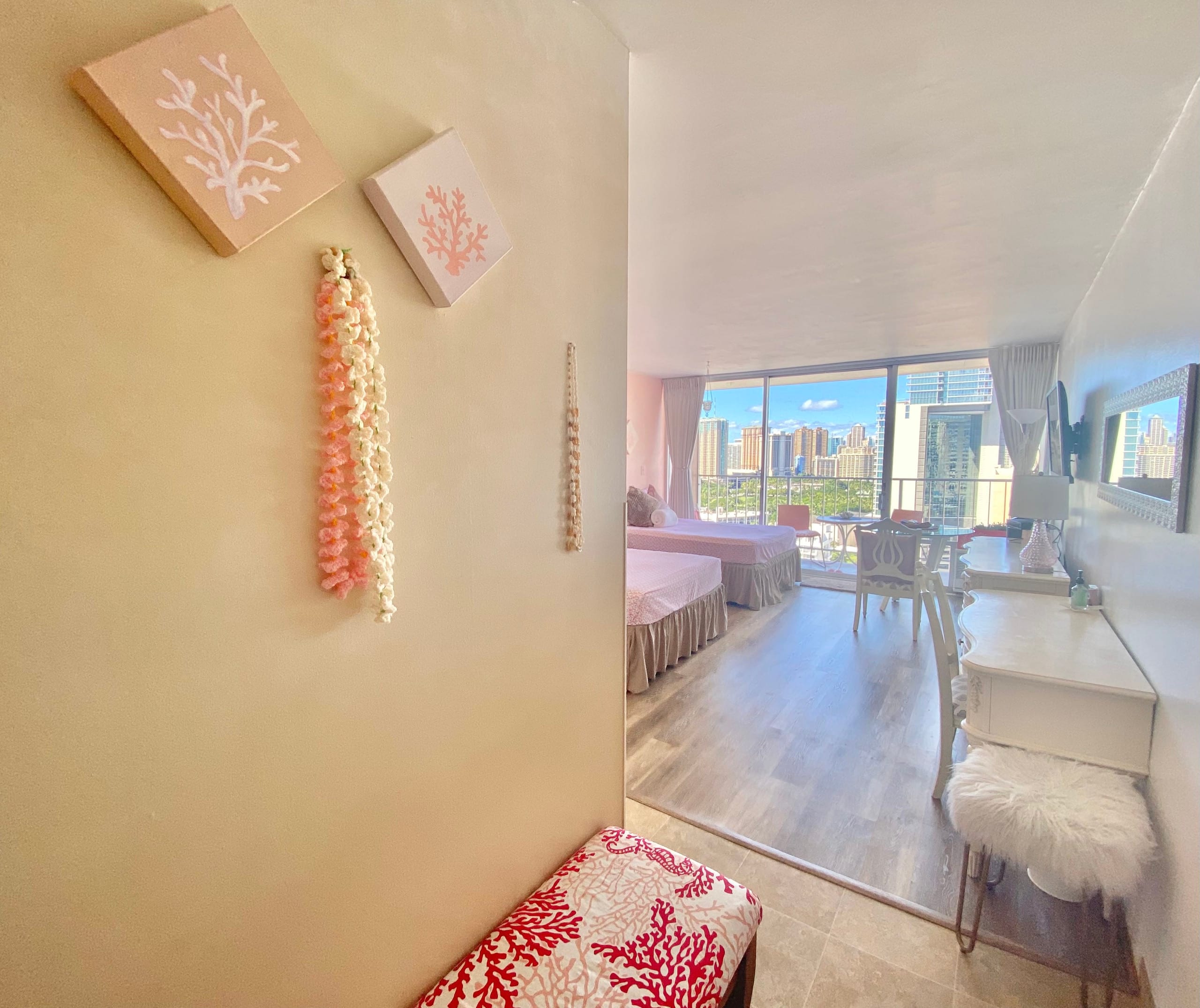 Condo in Honolulu · ★4.84 · Studio · 2 beds · 1 bath - Image 4