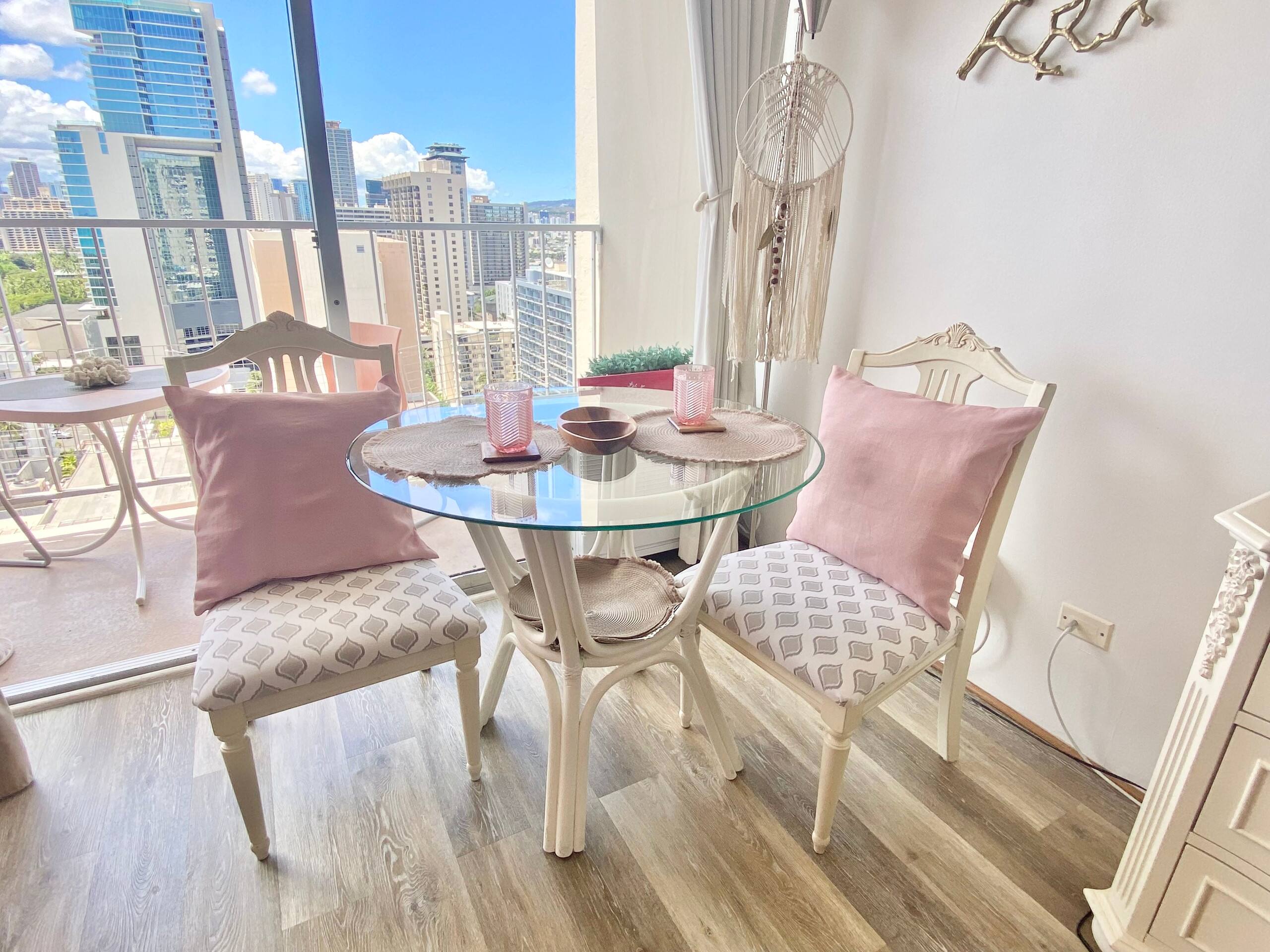 Condo in Honolulu · ★4.84 · Studio · 2 beds · 1 bath - Image 3