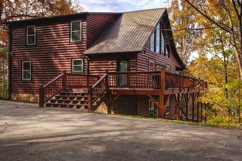 Grand Mountain Views - Cabin, Hot Tub, Casino!