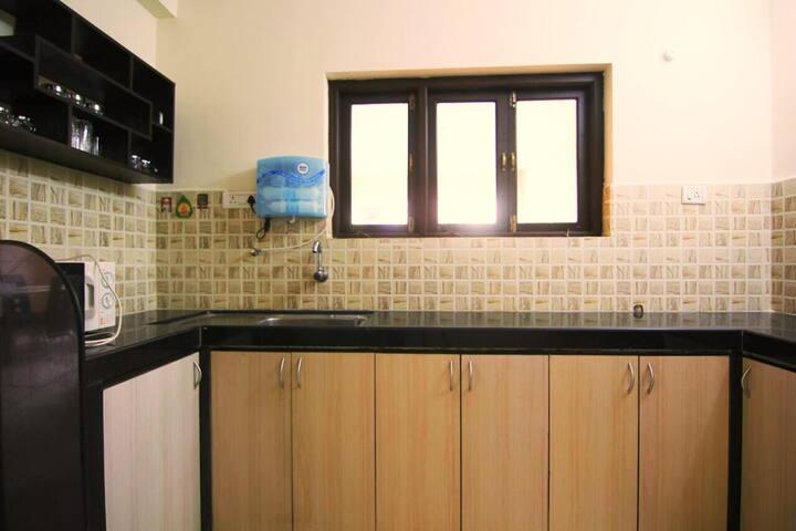 Full kitchen image 1