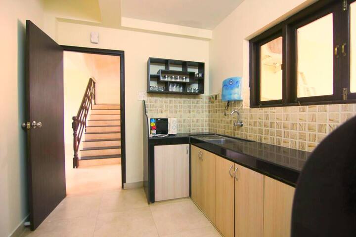 Full kitchen image 2
