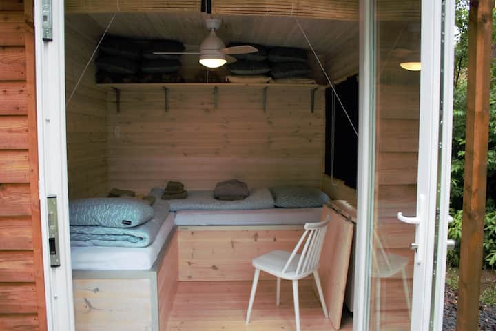 La casa de huéspedes está incluida para 5 huéspedes que pagan.