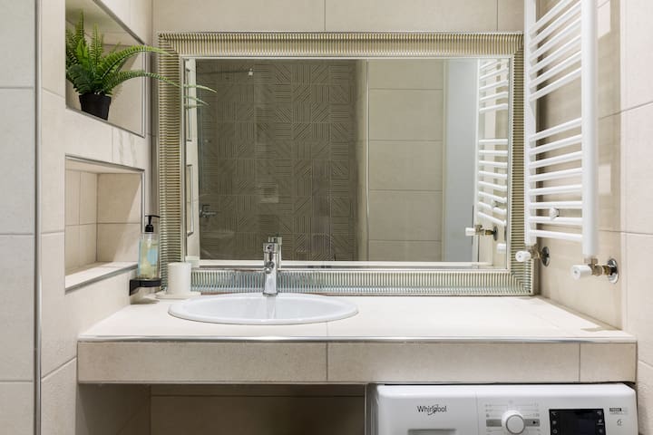 Liberty Apt by halu! Apartments gallery image 5