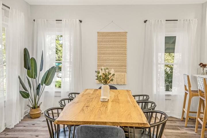 Charming downtown Austin 6 bedroom Mansion gallery image 5