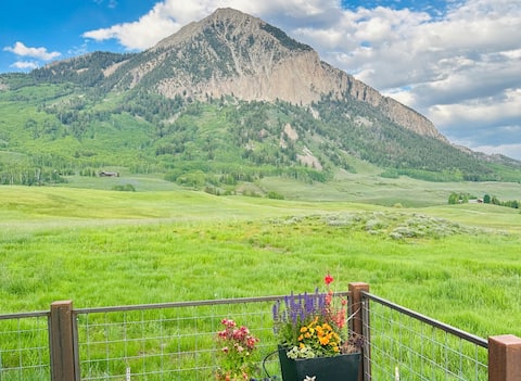 Private Butte Views, Perfect Proximity to CB & Mtn