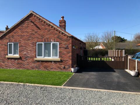 Beautiful detached bungalow 400m from the Beach