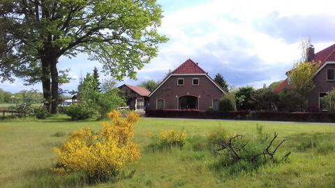 8 p. vacation home in beautiful green surroundings