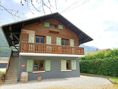 Chalet BLACKCOMB HOUSE close the ski piste & lake