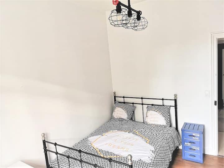 La 1ère chambre de 11m² / Dhoma e parë me përmasa 11m²