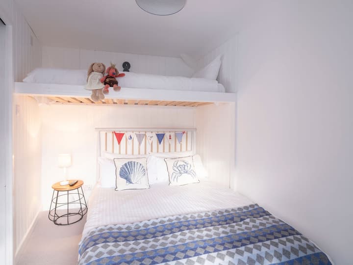 Habitación doble con litera individual