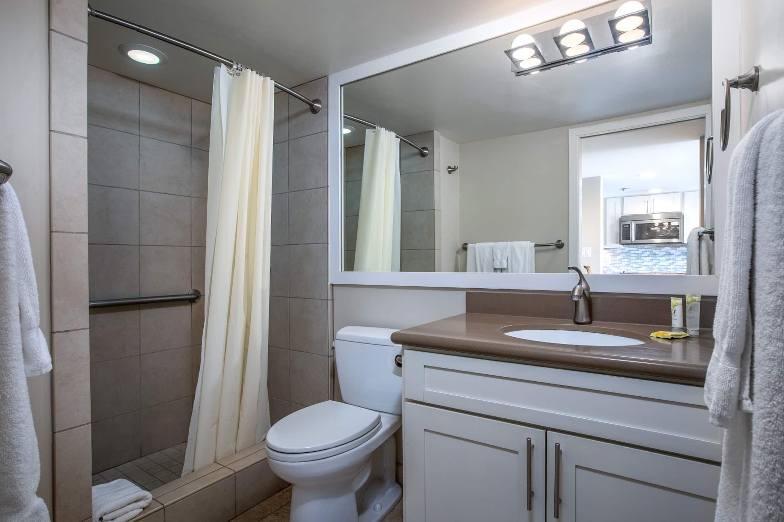 OCEAN VIEW 2 BEDROOM 2 BATHROOM APP AT ILIKAI! - Image 15
