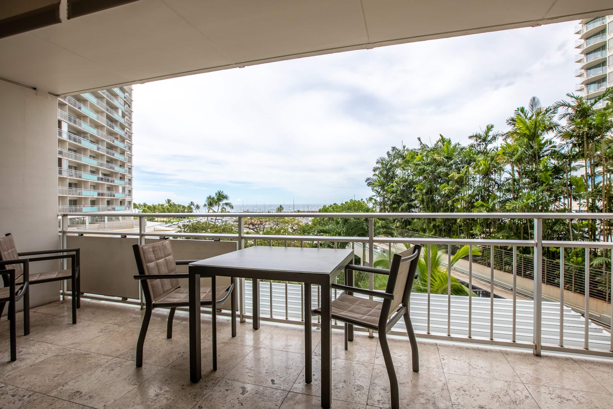 OCEAN VIEW 2 BEDROOM 2 BATHROOM APP AT ILIKAI! - Image 16