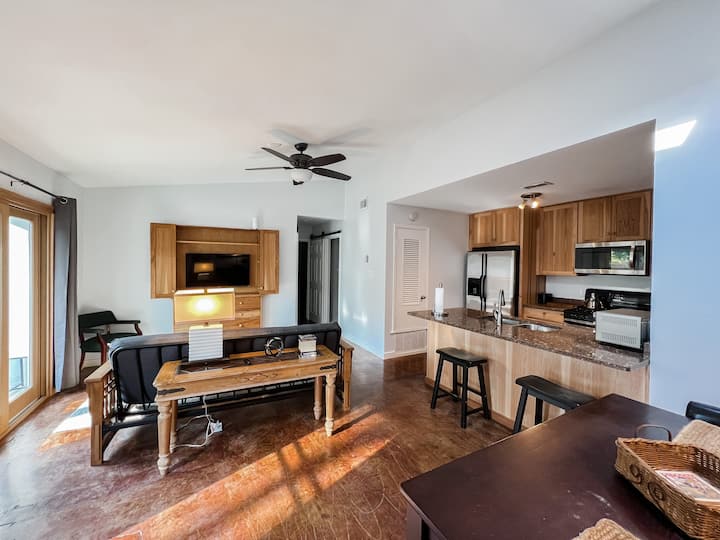 Cozy 2 Br W/backyard Minutes From Downtown - Austin, TX