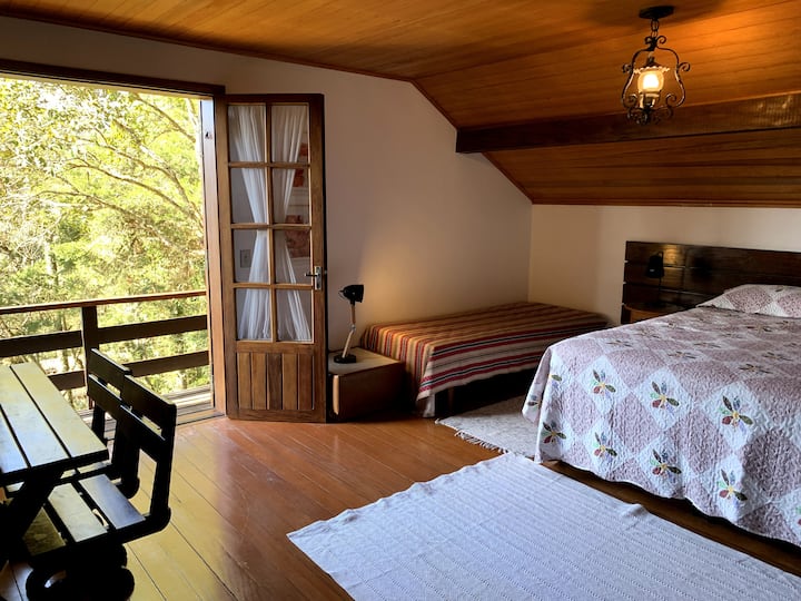 Svit 1 - Dubbelsäng, enkelsäng och skrivbord