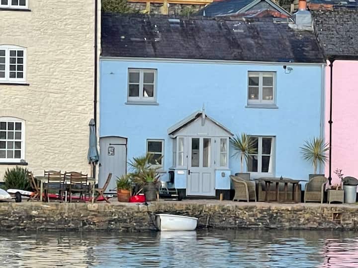 Quay Cottage Right on the Quay Dittisham Devon Cottages for Rent