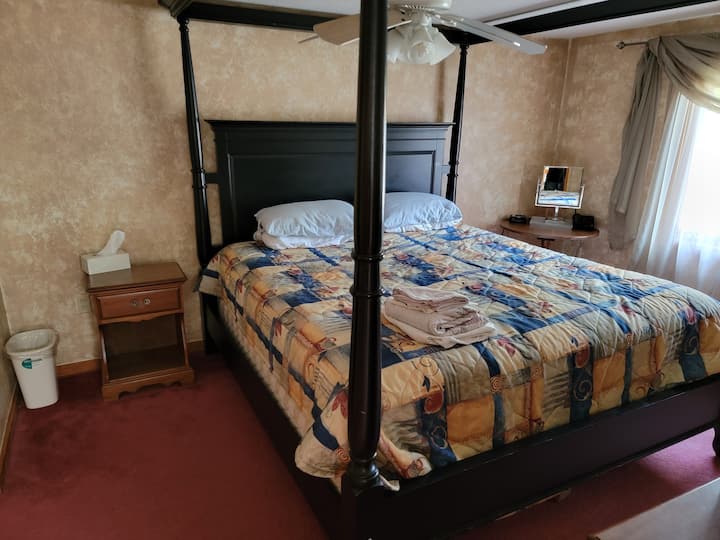 Loftová spálňa s manželskou posteľou