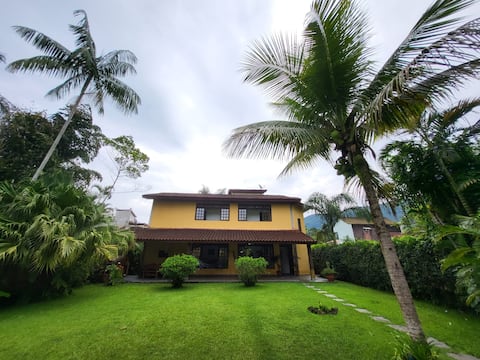 Airbnb em destaque: Beautiful house by the sea em São Sebastião