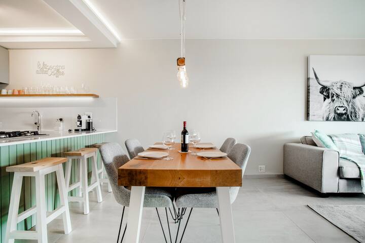 dolphin-beachhouse beachaccess&tablemountain view gallery image 5