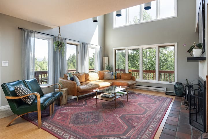 მისაღები ოთახი მაღალი 30'+ ჭერით