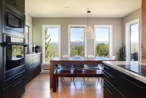 Mountain Getaway - Hot Tub & Sauna. Dogs welcome!