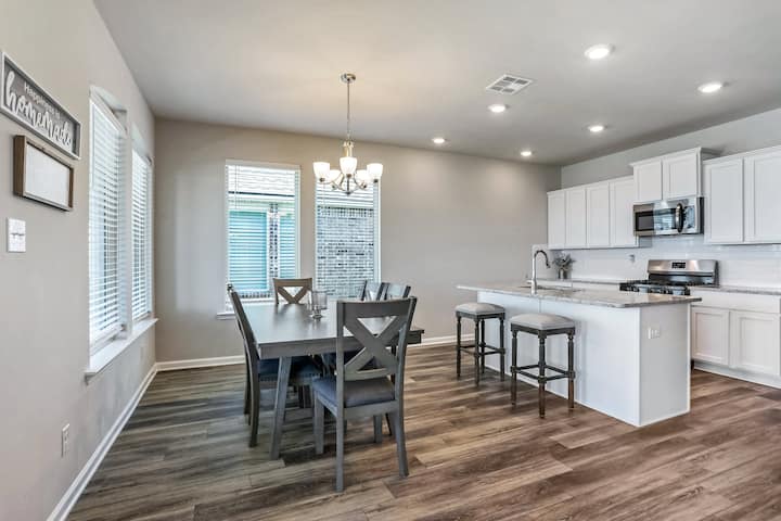 3 bedroom/2 bath with Water front views