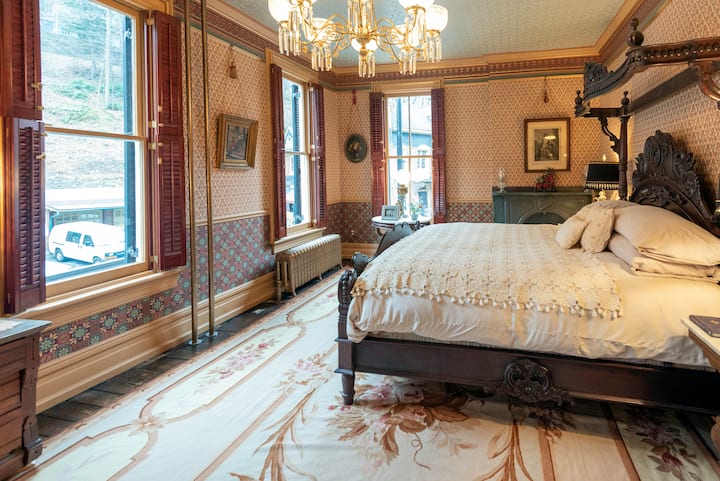 Მთავარი საძინებელი/საწოლი/ განსაცვიფრებელი ხედები.