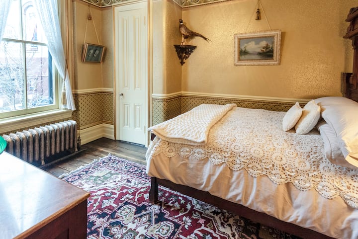 Ruffed Grouse Suite, ორადგილიანი საწოლი.