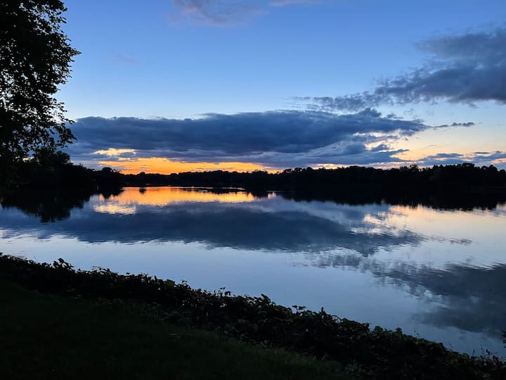 Sunset on the River, Walk to Town Eateries & Shops