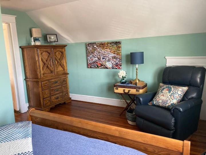 Relaxing Full Apartment,  Private Entrance - Fredericksburg, VA