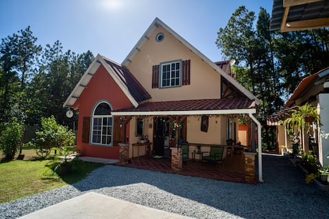 Cozy cabin in nature with garden in Cerro Azul