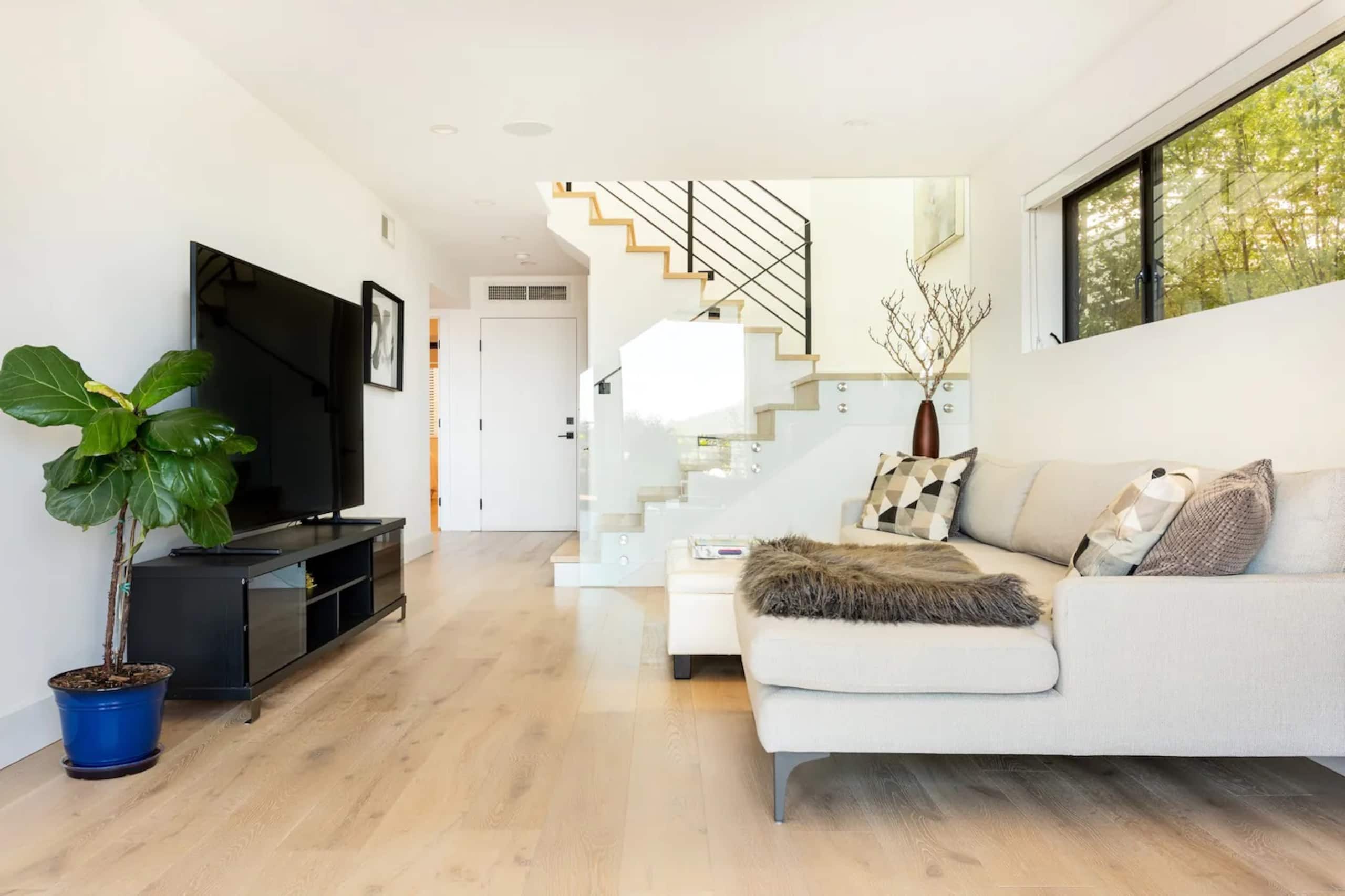 Home in San Francisco · ★4.93 · 4 bedrooms · 5 beds · 3 baths - Image 7
