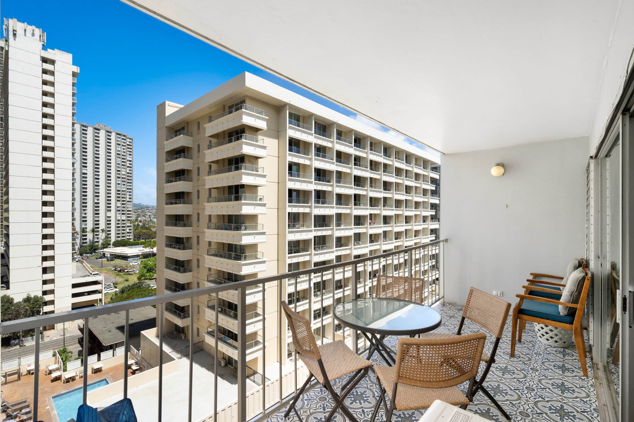 Condo in Honolulu · ★4.83 · 2 bedrooms · 3 beds · 2 baths - Image 8