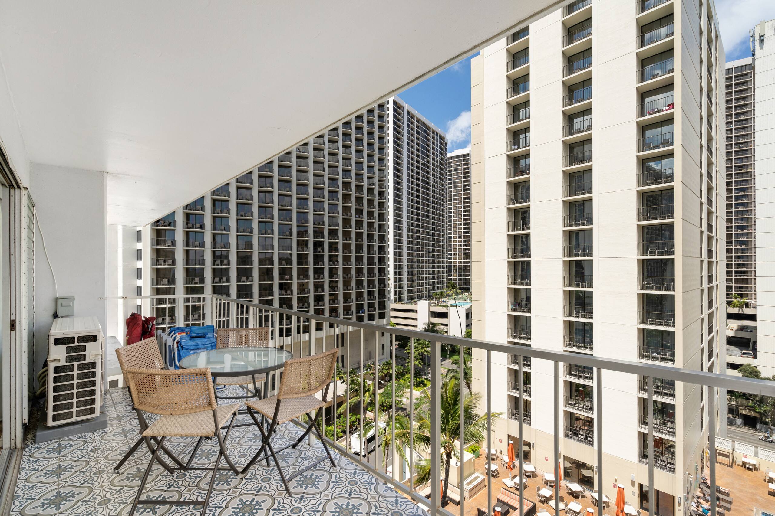 Condo in Honolulu · ★4.83 · 2 bedrooms · 3 beds · 2 baths - Image 9