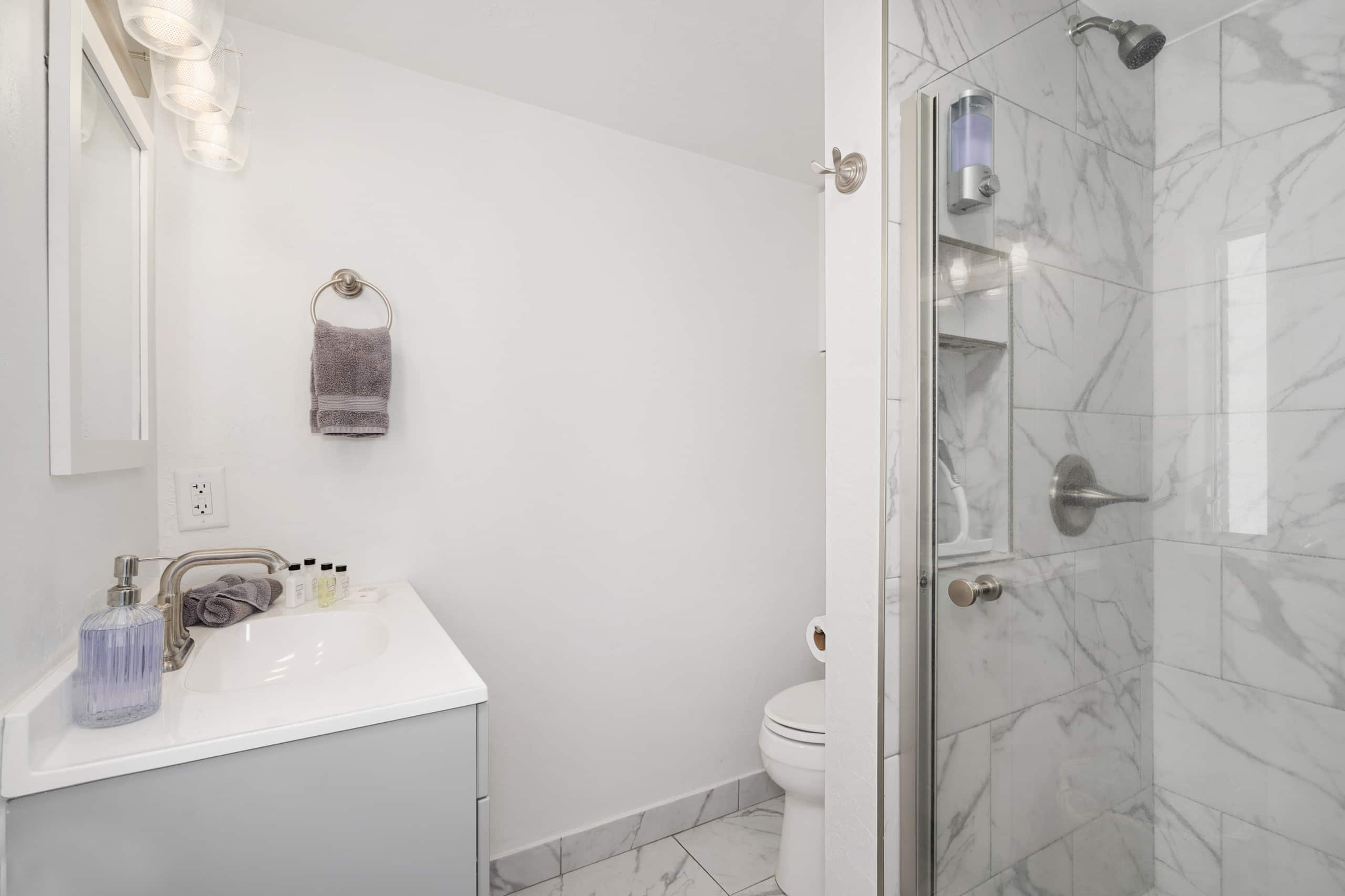 Condo in Honolulu · ★4.83 · 2 bedrooms · 3 beds · 2 baths - Image 17