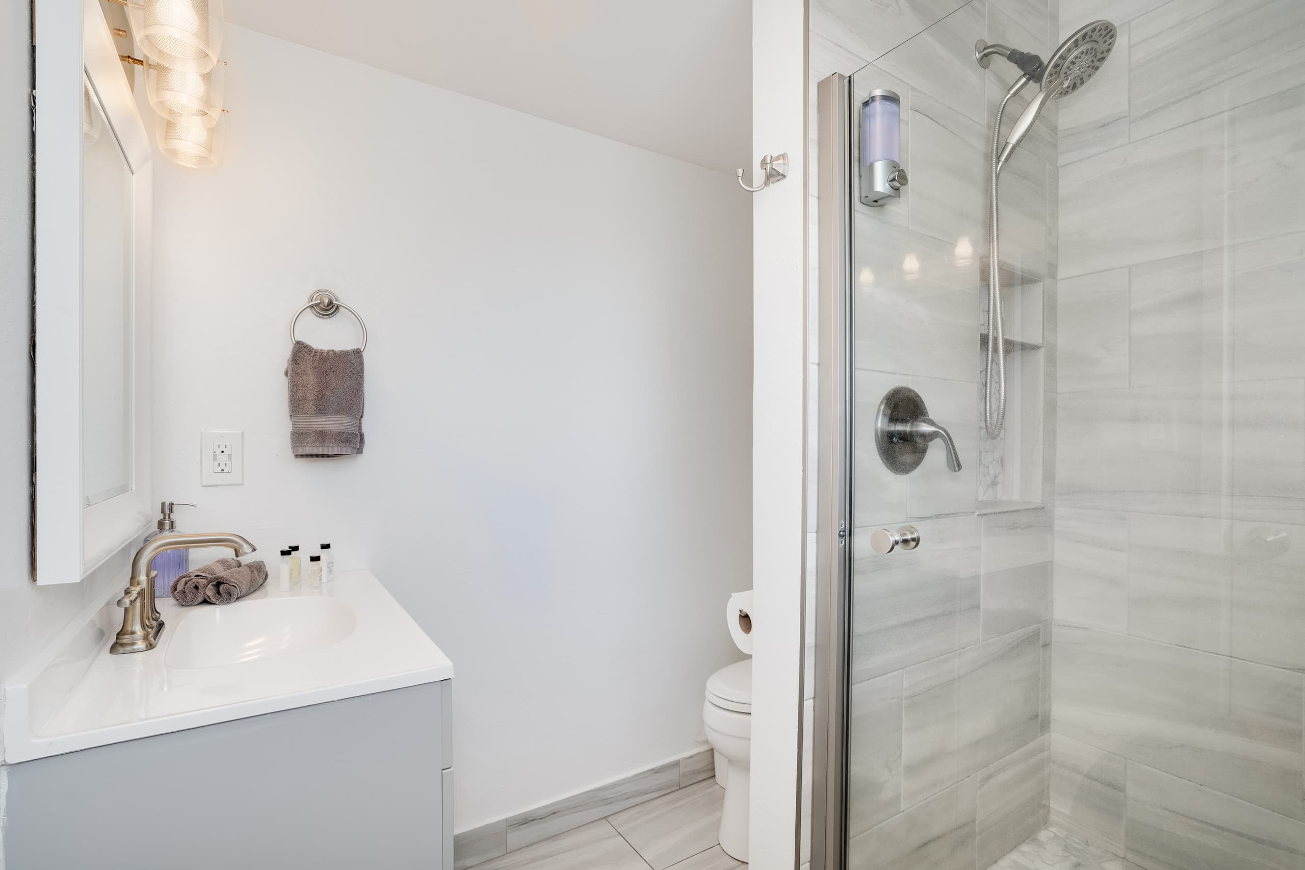 Condo in Honolulu · ★4.83 · 2 bedrooms · 3 beds · 2 baths - Image 18