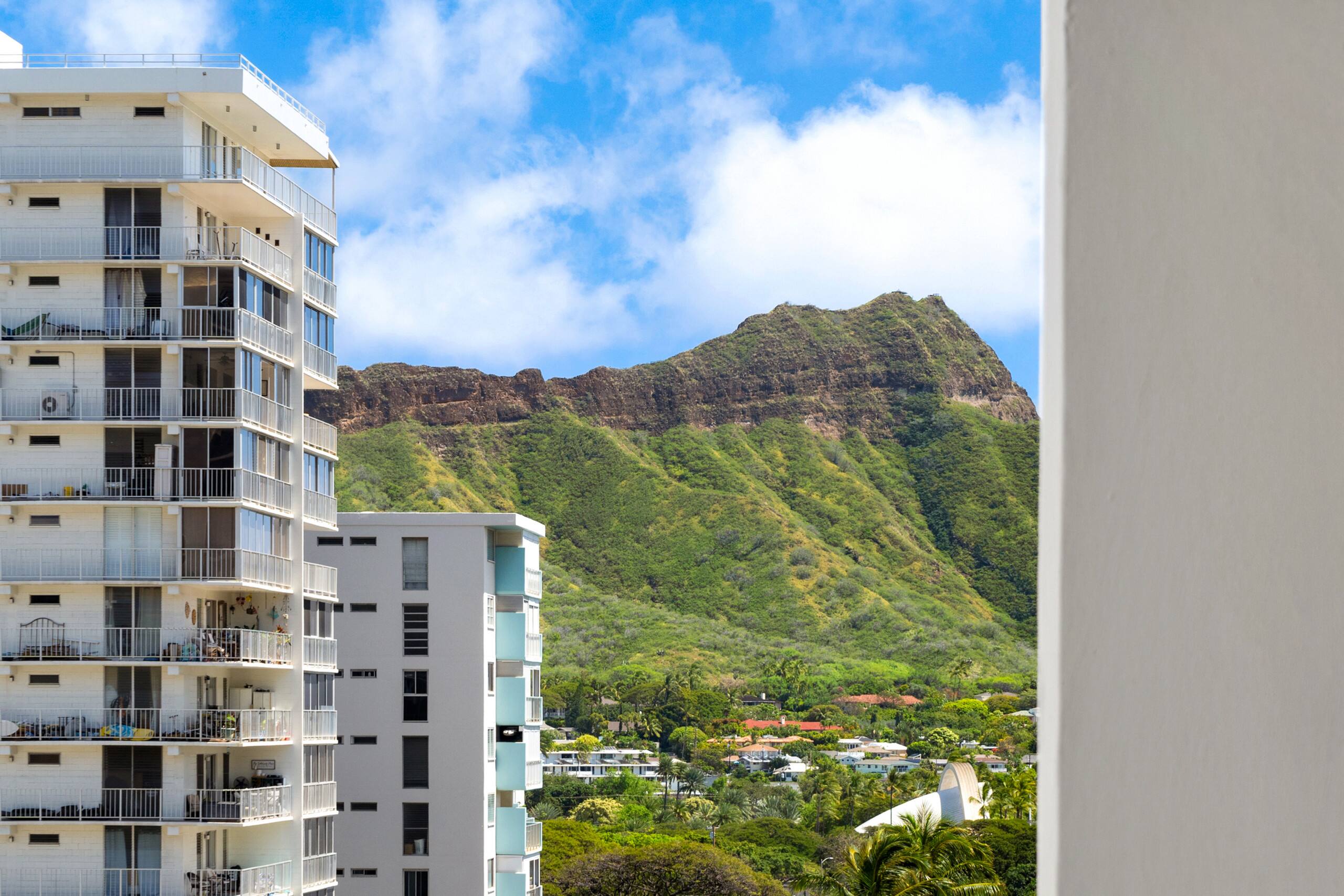 Condo in Honolulu · ★4.83 · 2 bedrooms · 3 beds · 2 baths - Image 20