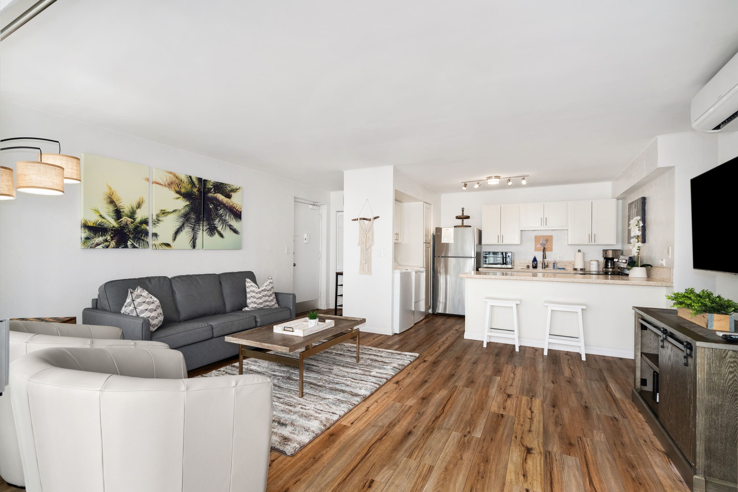 Condo in Honolulu · ★4.83 · 2 bedrooms · 3 beds · 2 baths - Image 3