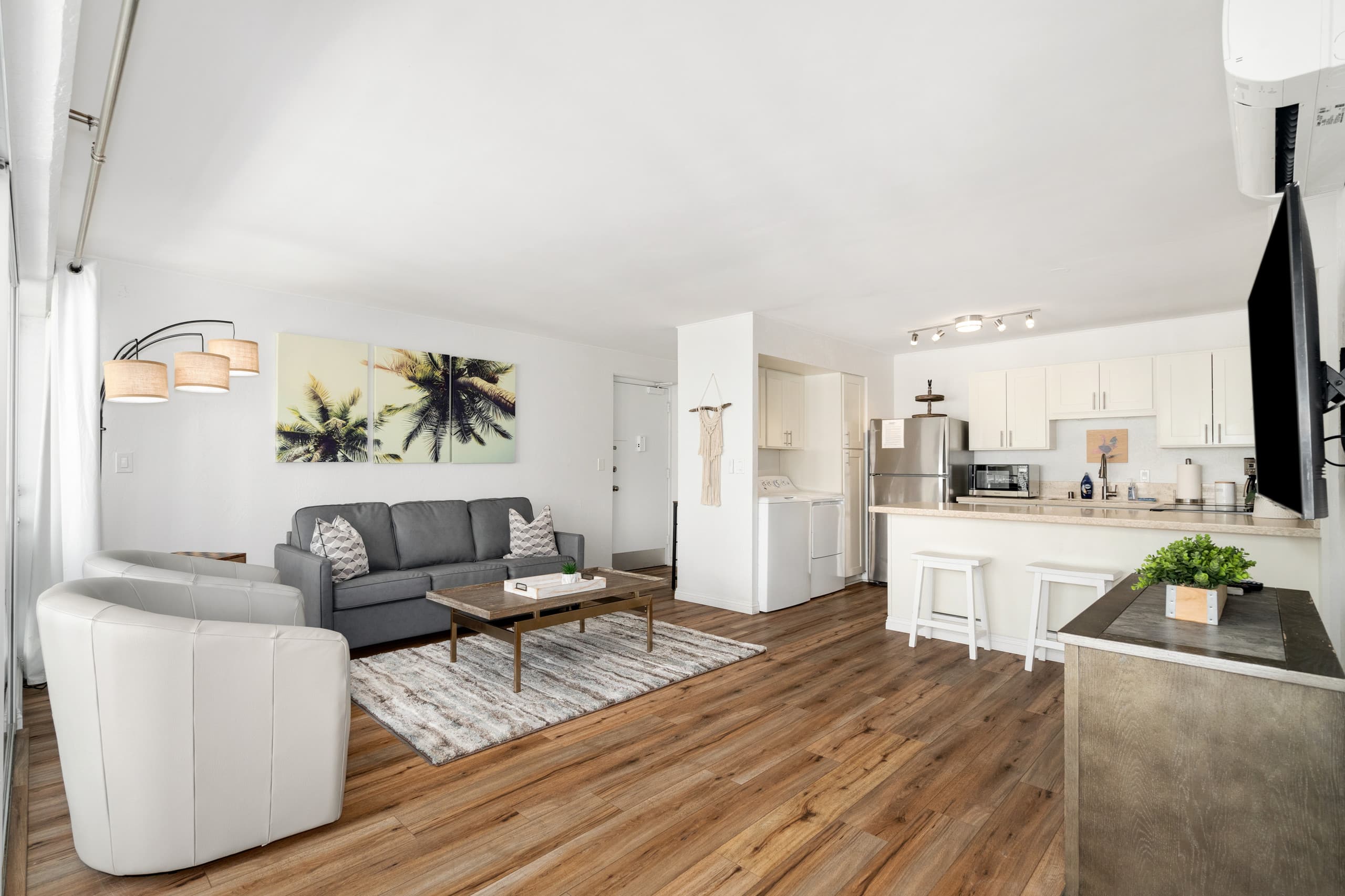 Condo in Honolulu · ★4.83 · 2 bedrooms · 3 beds · 2 baths - Image 4
