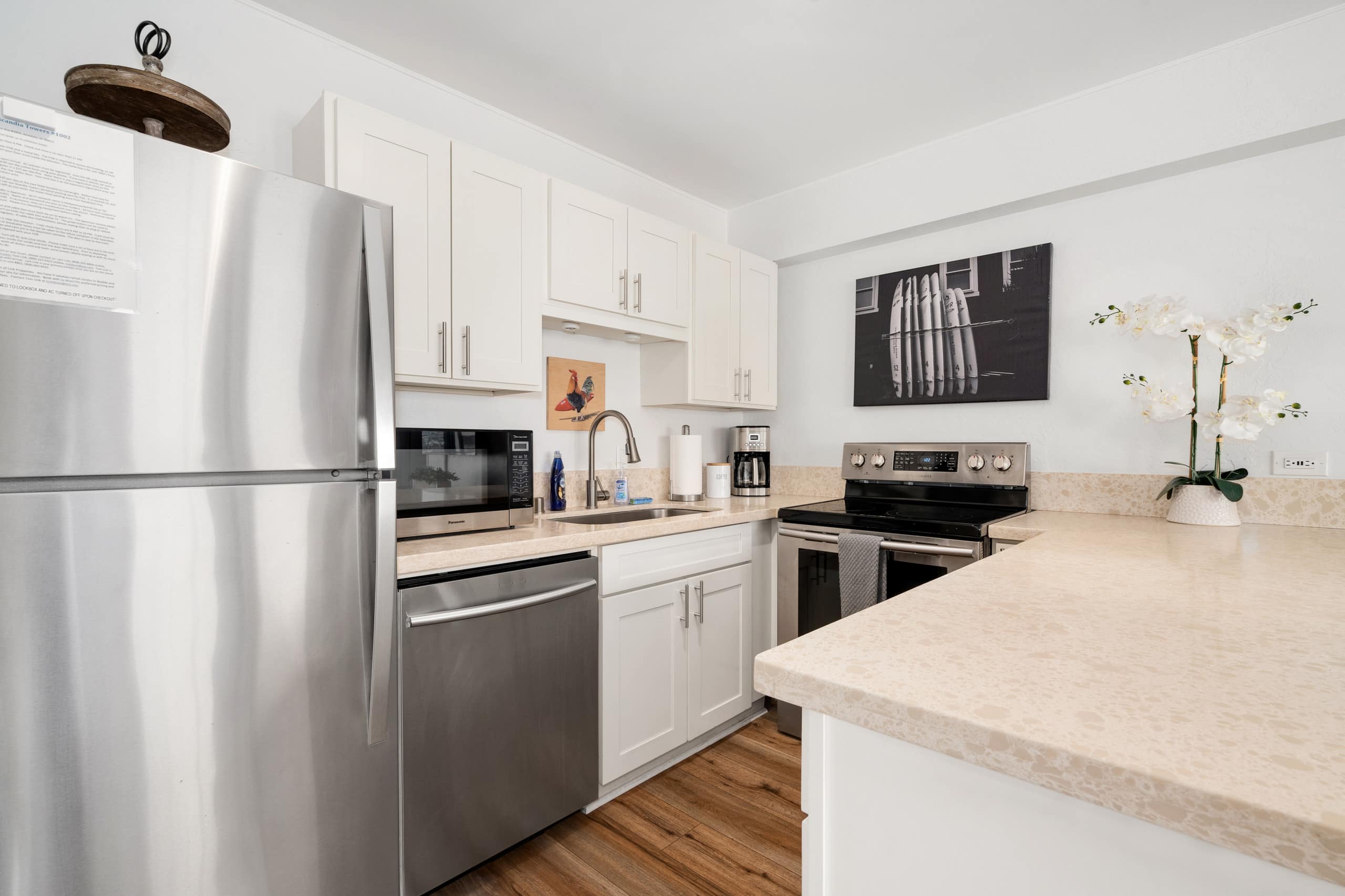 Condo in Honolulu · ★4.83 · 2 bedrooms · 3 beds · 2 baths - Image 12