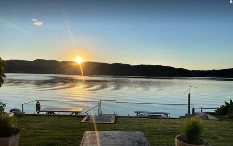 Absolute Raglan waterfront, walk to the village