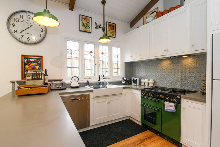 Vintage Charm on St Leonards in the Yarra Valley gallery image 4